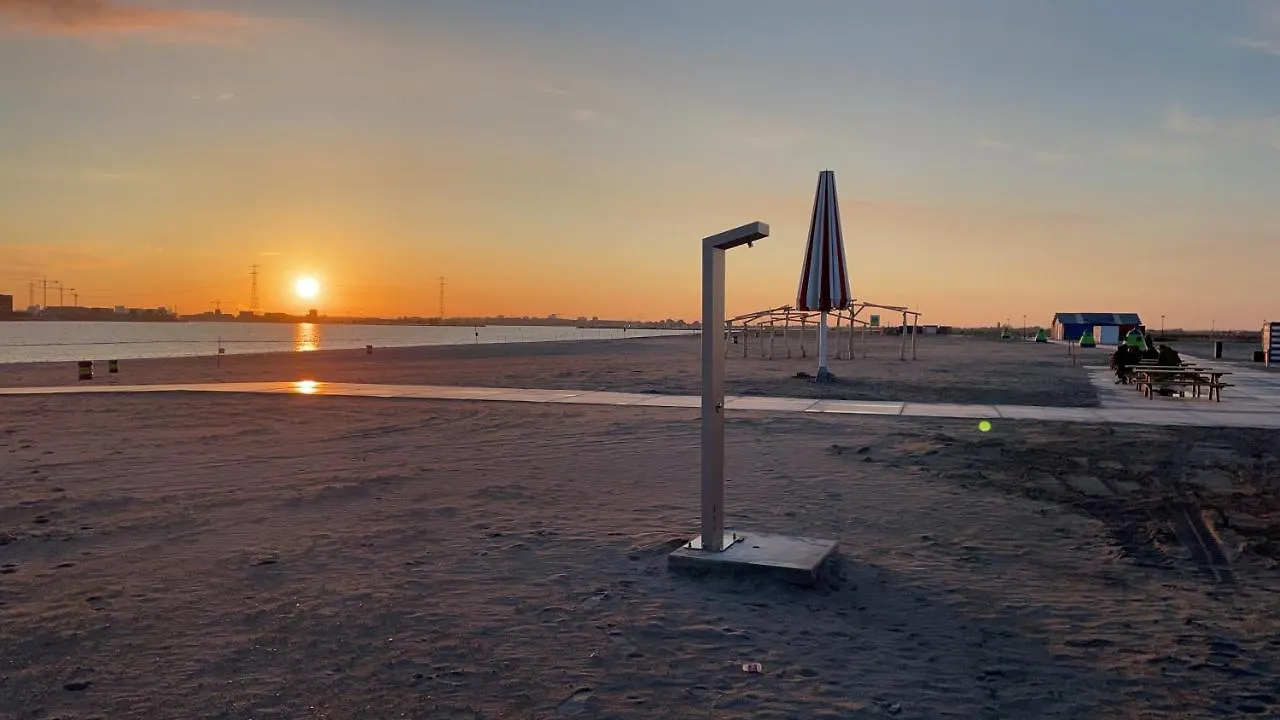 Bed & Beach Amsterdam Homestay