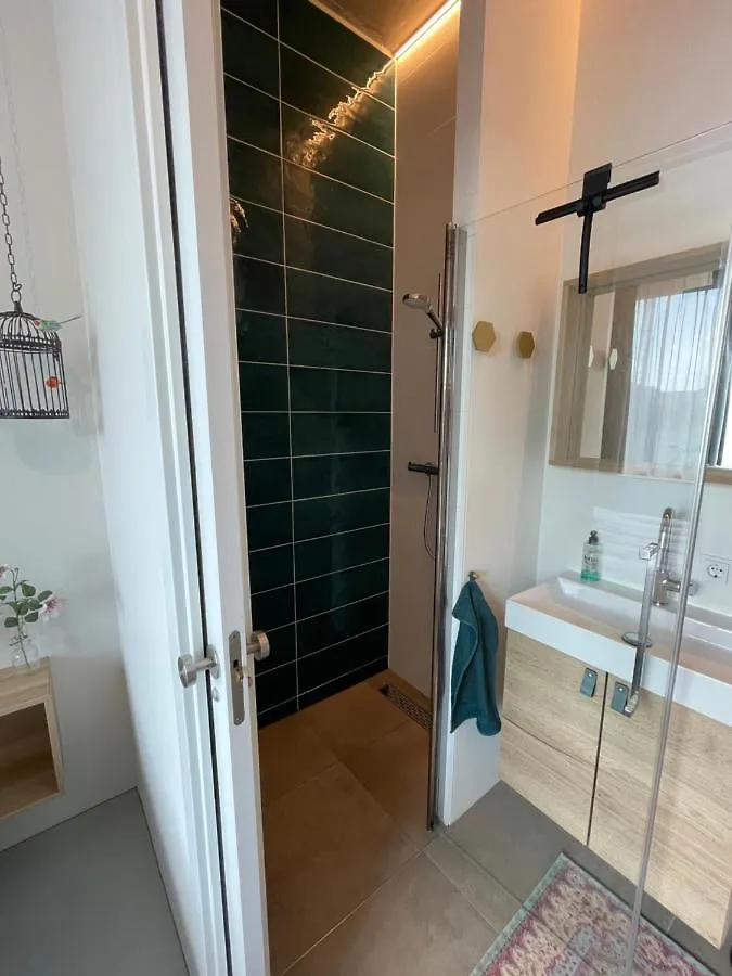 Bed & Beach Amsterdam Homestay