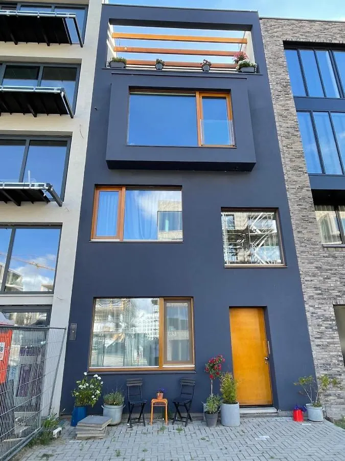 Bed & Beach Amsterdam Homestay